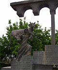 Фрагмент статуи Низами Ганджеви. Фото Гянджа